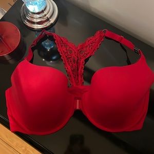 NWT Victoria’s Secret 38DDD red bra with a lace racerback